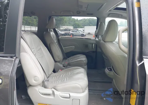 2011 Toyota Sienna Xle z USA, uszkodzony, nr VIN 5TDDK3DC9BS005392